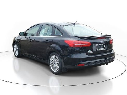 Used 2017 Ford Focus Titanium image 3