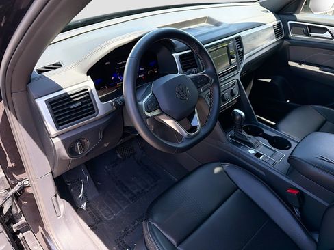 Used 2022 Volkswagen Atlas Cross Sport SE FWD image 24