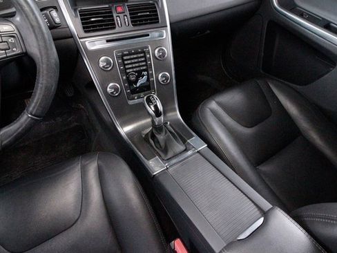 Used 2016 Volvo XC60 T5 Premier w/ Climate Package image 12