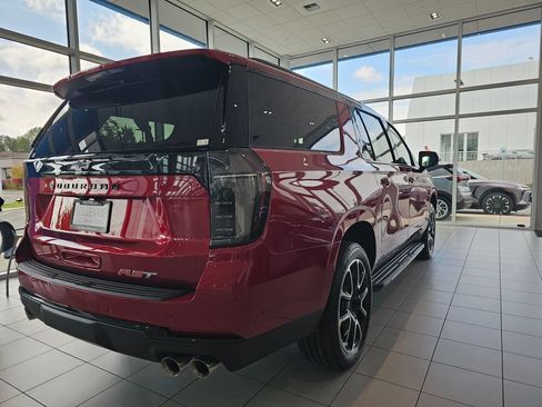 New 2026 Chevrolet Suburban RST w/ RST Capability Package AWD/4WD image 6