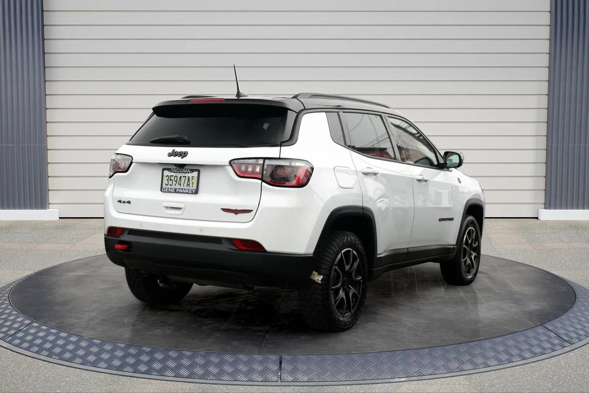 Used 2025 Jeep Compass Trailhawk AWD/4WD image 7