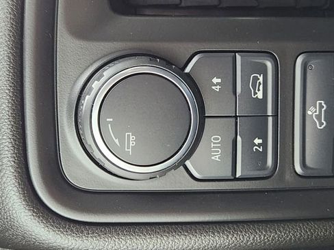 Used 2025 Chevrolet Silverado 1500 Custom image 25