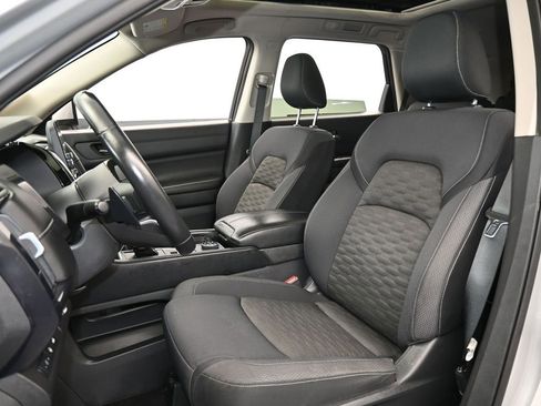 Used 2022 Nissan Pathfinder SV w/ SV Premium Package image 10