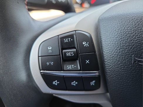 Used 2025 Ford Explorer Active AWD/4WD image 25