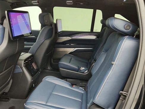 Used 2025 Cadillac Escalade IQ Luxury 2 image 25