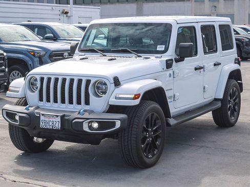 Used 2022 Jeep Wrangler Unlimited Sahara image 3