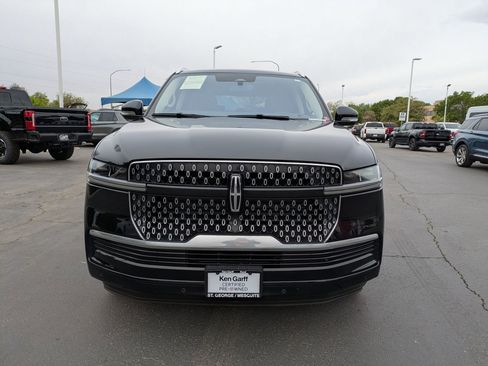 Used 2025 Lincoln Navigator Reserve AWD/4WD image 9