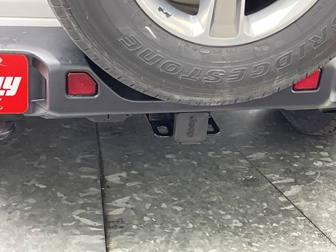 Used 2018 Jeep Wrangler Unlimited Sahara image 28