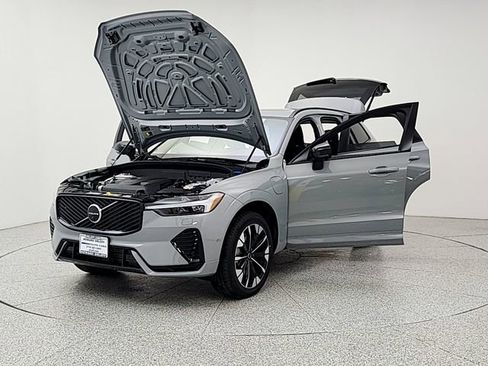 New 2026 Volvo XC60 T8 Plus w/ Climate Package AWD/4WD image 9