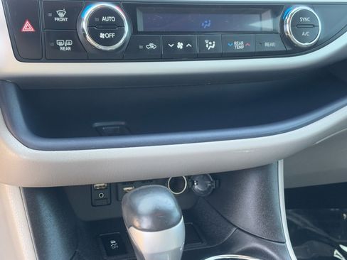 Certified 2019 Toyota Highlander XLE image 27