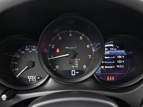 Certified 2024 Porsche Macan Turbo AWD/4WD image 26