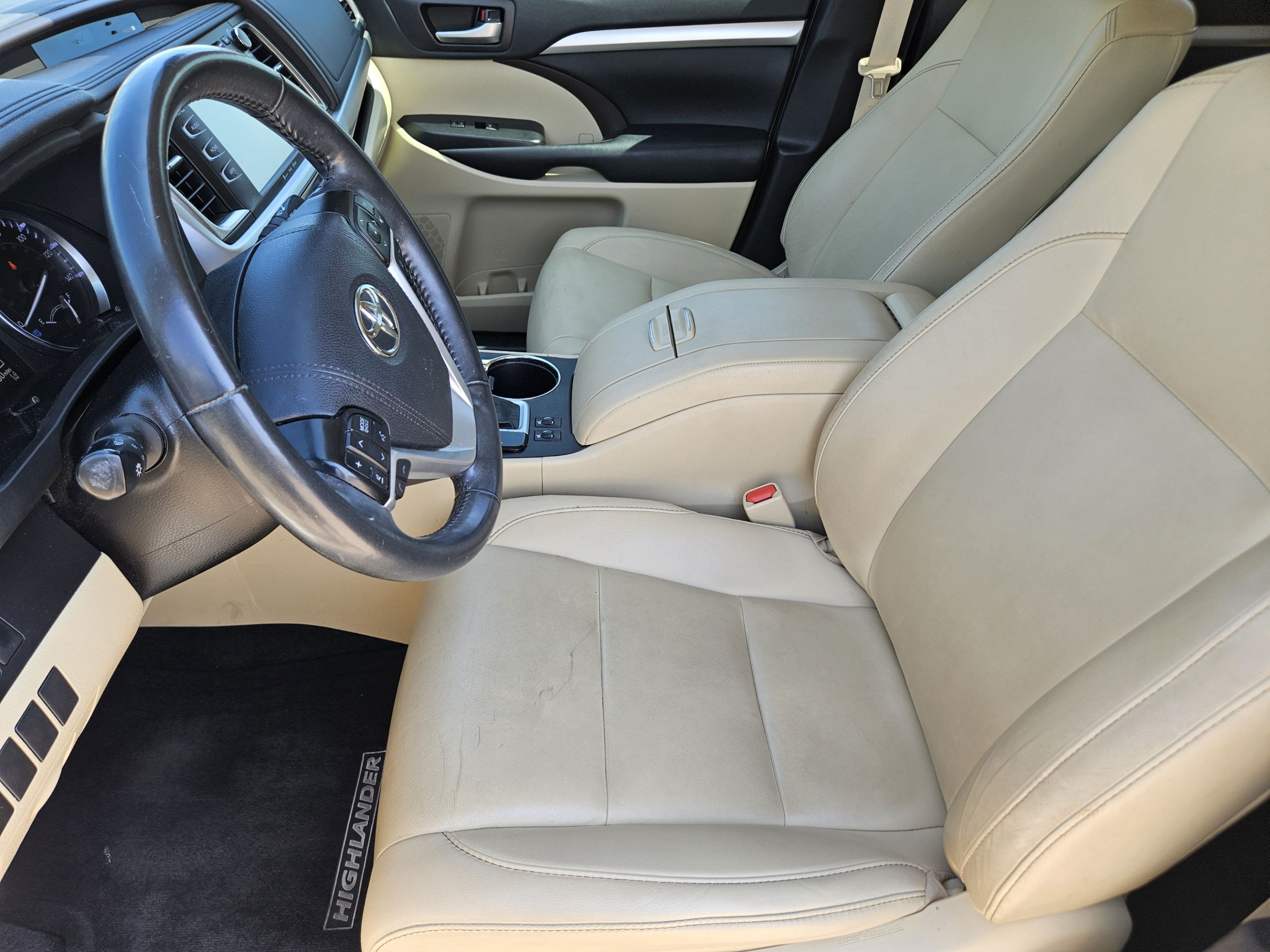 Used 2019 Toyota Highlander XLE FWD image 5
