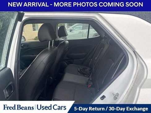 Used 2023 Hyundai Venue Limited FWD image 9