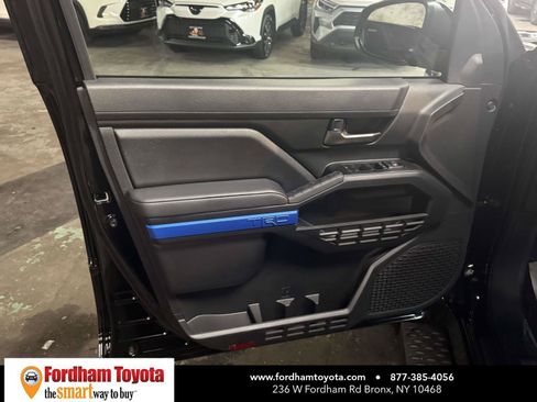 Used 2025 Toyota Tacoma TRD Off-Road AWD/4WD image 15