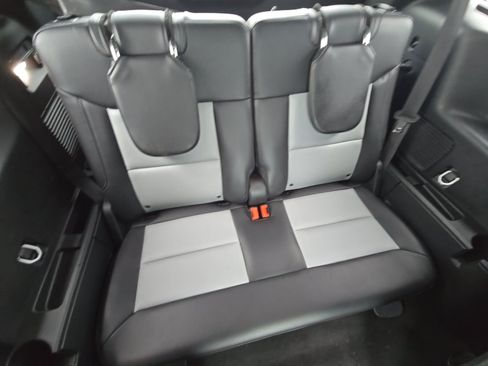 Used 2023 Ford Explorer XLT w/ Equipment Group 202A RWD image 19
