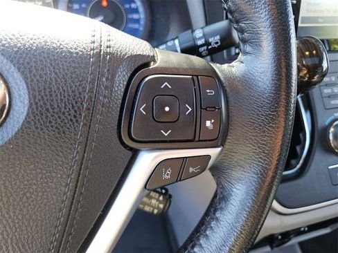 Used 2020 Toyota Sienna XLE image 22