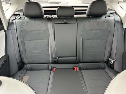 New 2026 Volkswagen Taos SE AWD/4WD image 14