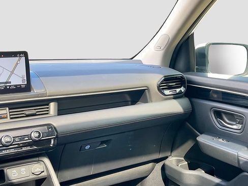 Used 2024 Honda Pilot Touring image 25