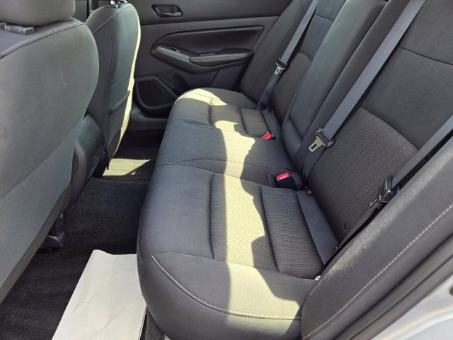 Used 2025 Nissan Altima 2.5 SV FWD image 10