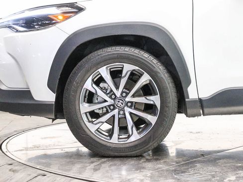 Used 2023 Toyota Corolla Cross XLE w/ Convenience Package FWD image 9