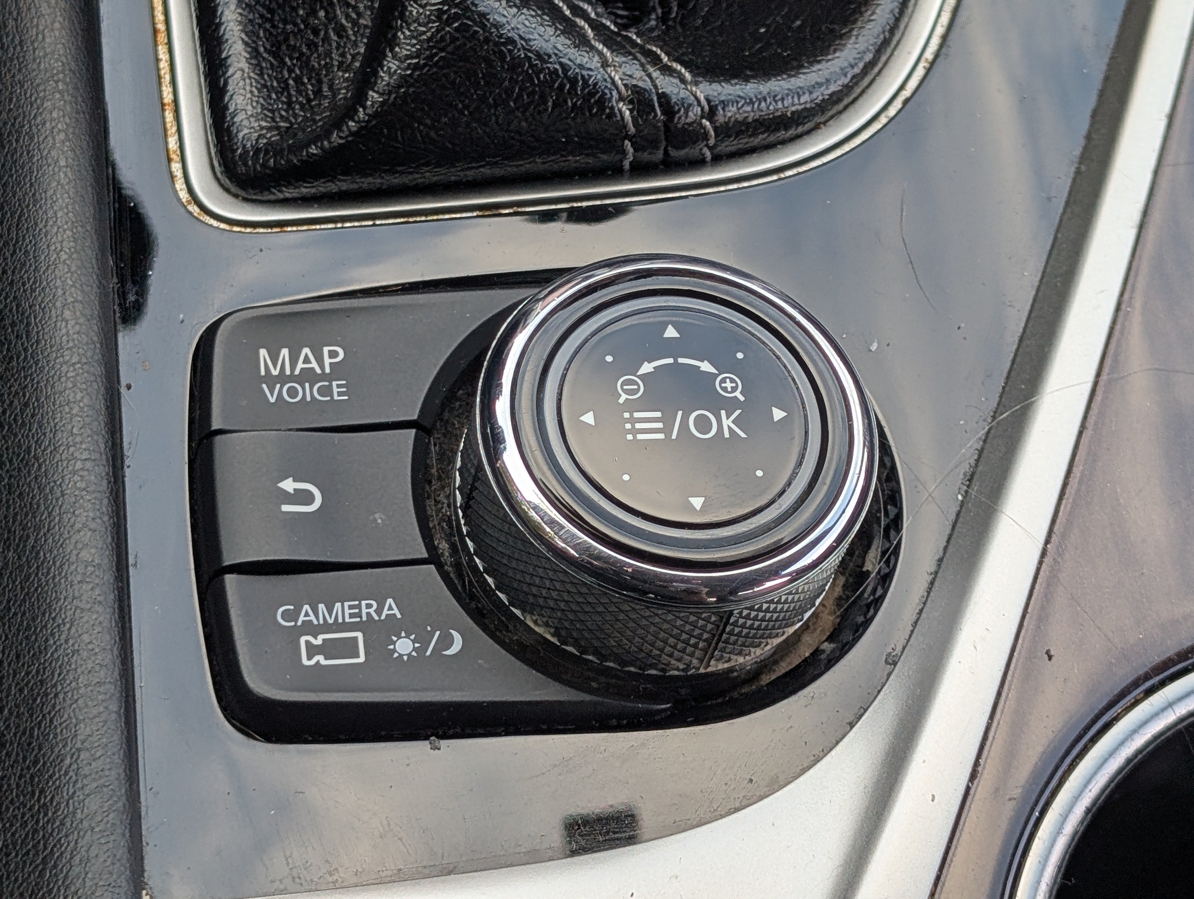 Used 2015 INFINITI Q50 Premium w/ Deluxe Touring Package RWD image 36