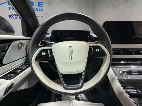 Used 2025 Lincoln Aviator Black Label image 14