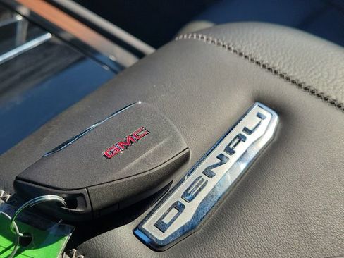 Certified 2025 GMC Yukon Denali AWD/4WD image 39