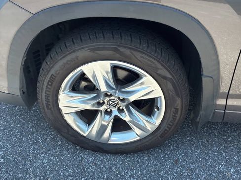 Used 2016 Toyota Highlander Limited Platinum AWD/4WD image 17