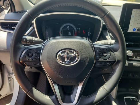 Used 2025 Toyota Corolla Cross XLE FWD image 18