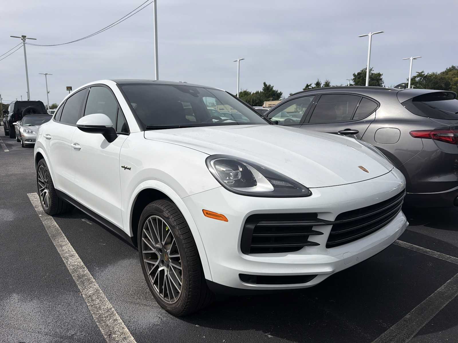 Used 2023 Porsche Cayenne Platinum Edition AWD/4WD image 1