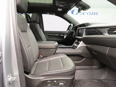 Used 2024 GMC Yukon Denali w/ Denali Reserve Package image 29