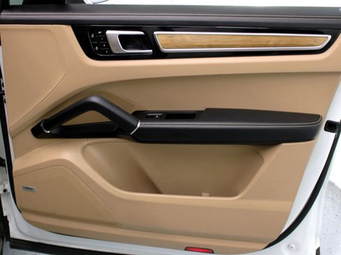 Used 2019 Porsche Cayenne image 50