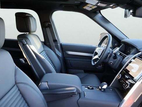 New 2026 Land Rover Discovery Limited Edition image 9