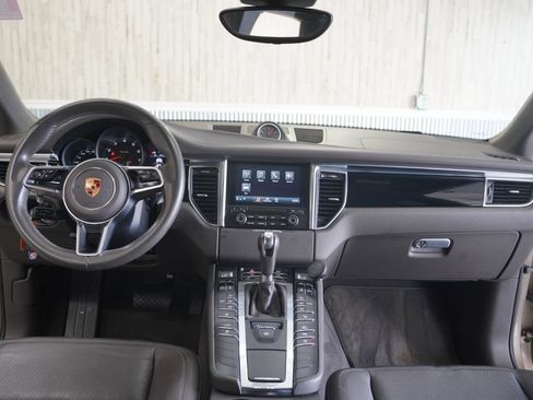 Used 2018 Porsche Macan AWD/4WD image 11