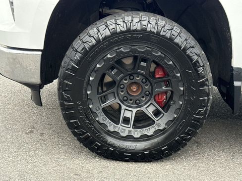 Used 2023 Chevrolet Silverado 1500 LT AWD/4WD image 8