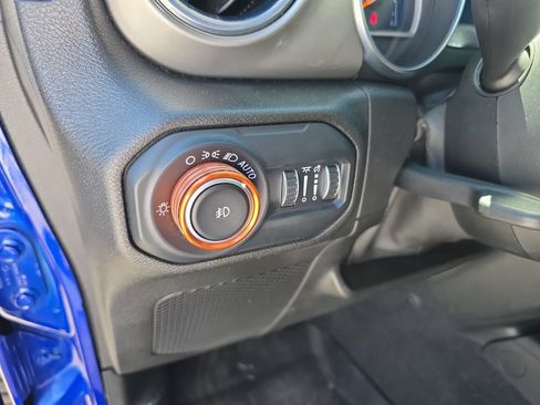 Used 2018 Jeep Wrangler Unlimited Sahara AWD/4WD image 22
