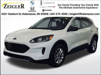 Used 2022 Ford Escape SE video 1