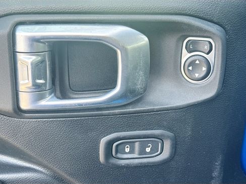 Used 2023 Jeep Wrangler Unlimited AWD/4WD image 19
