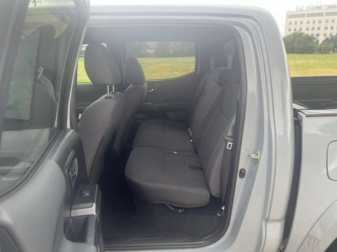 Used 2019 Toyota Tacoma TRD Sport w/ Technology Package RWD image 6
