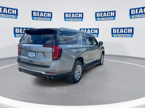 Used 2025 GMC Yukon XL Denali AWD/4WD image 8