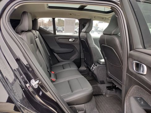 Used 2024 Volvo XC40 B5 Plus image 20