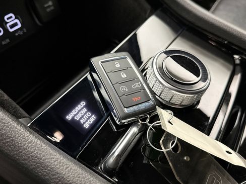 Used 2023 Jeep Grand Cherokee Limited w/ Black Appearance Package image 24