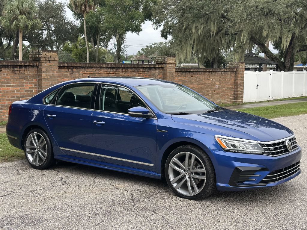 Used 2017 Volkswagen Passat 1.8T R-Line w/ R-Line Lighting Package FWD image 5