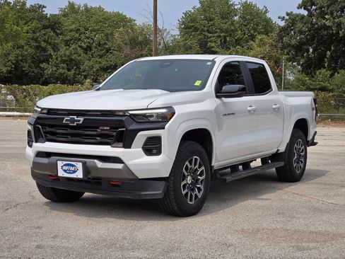 Used 2024 Chevrolet Colorado Z71 w/ Advanced Trailering Package AWD/4WD image 3