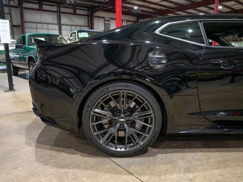 Used 2018 Chevrolet Camaro ZL1 RWD image 9
