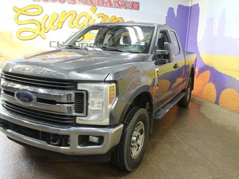 Used 2018 Ford F250 XLT w/ FX4 Off-Road Package AWD/4WD image 4