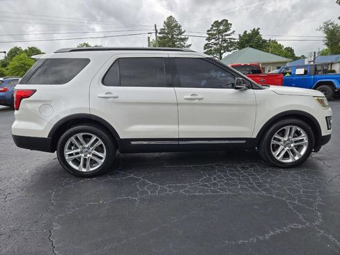 Used 2017 Ford Explorer XLT w/ Equipment Group 202A FWD image 7