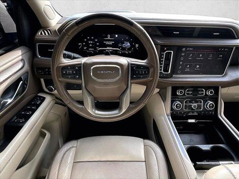Used 2023 GMC Yukon Denali w/ Advanced Technology Package image 7