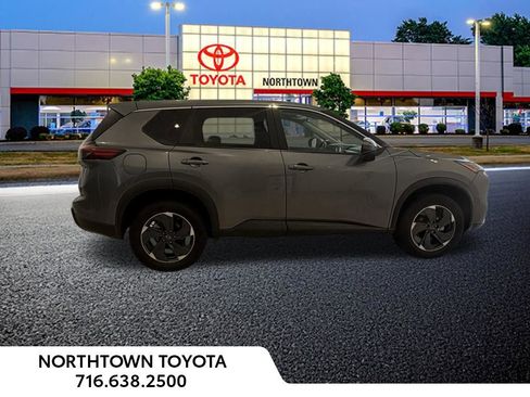 Used 2024 Nissan Rogue SV AWD/4WD image 9