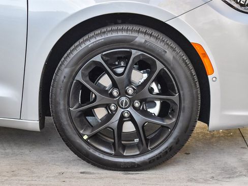 New 2026 Chrysler Pacifica Limited w/ S Appearance Package image 10